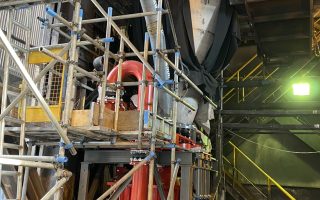 lắp đặt tại nhà máy đường ống chống mài mòn thép lót sứ ceramin