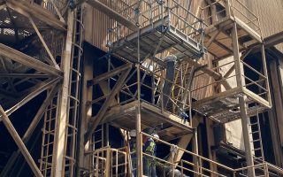 lắp đặt tại nhà máy đường ống chống mài mòn thép lót sứ ceramin